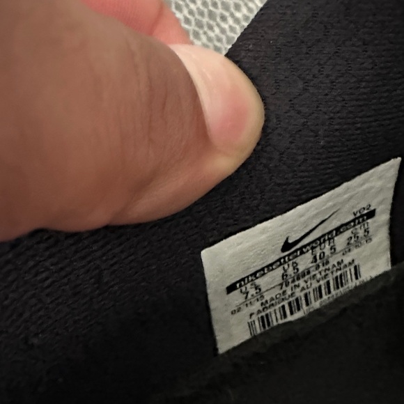 Nike Metcon 1 Gray and Red - Picture 5 of 5